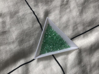 Afbeelding voor rocailles glans donker groen(per 10 gram)